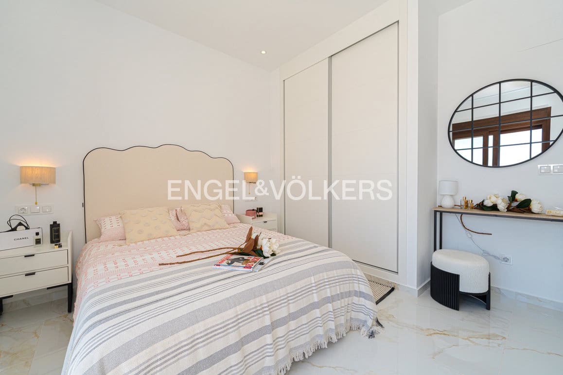 3 bedroom Villa for sale in Polop with pool garage - € 598,000 (Ref: 9109227)