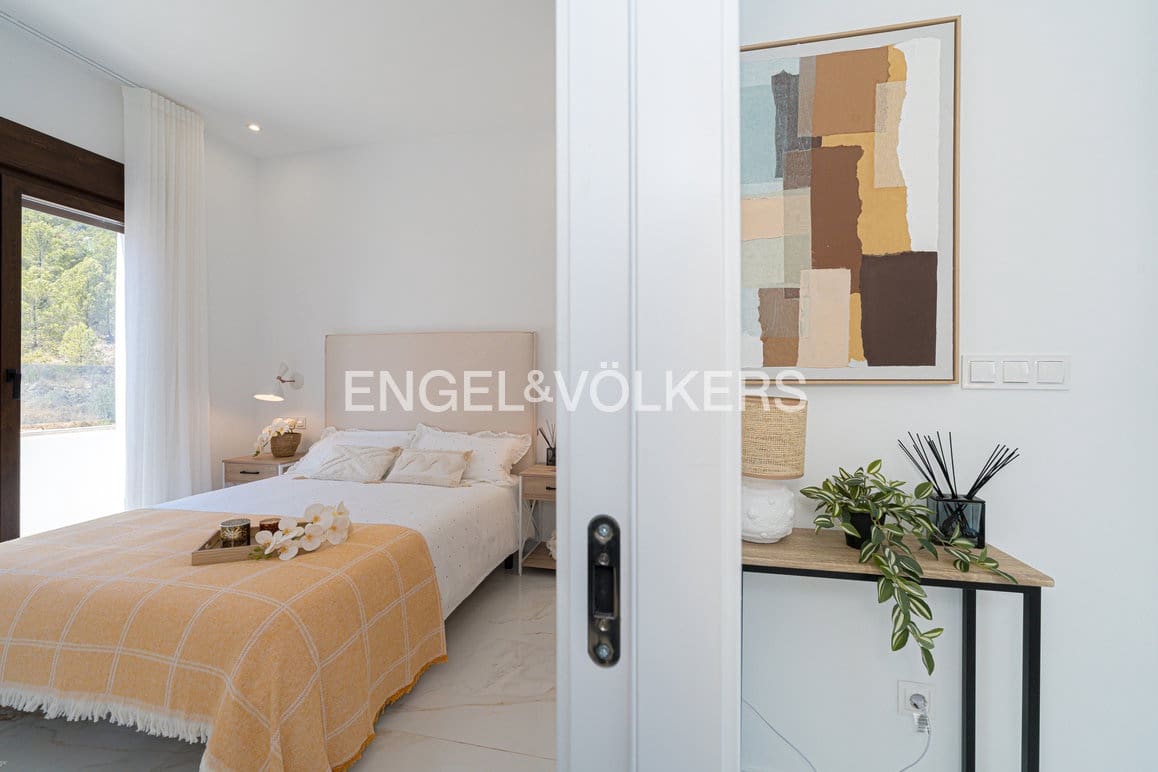 3 bedroom Villa for sale in Polop with pool garage - € 598,000 (Ref: 9109227)