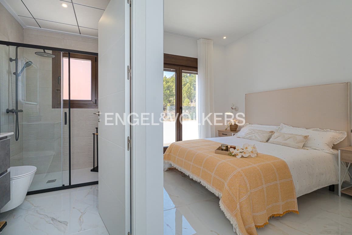 3 bedroom Villa for sale in Polop with pool garage - € 598,000 (Ref: 9109227)