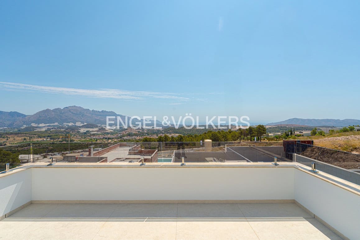 3 bedroom Villa for sale in Polop with pool garage - € 598,000 (Ref: 9109227)