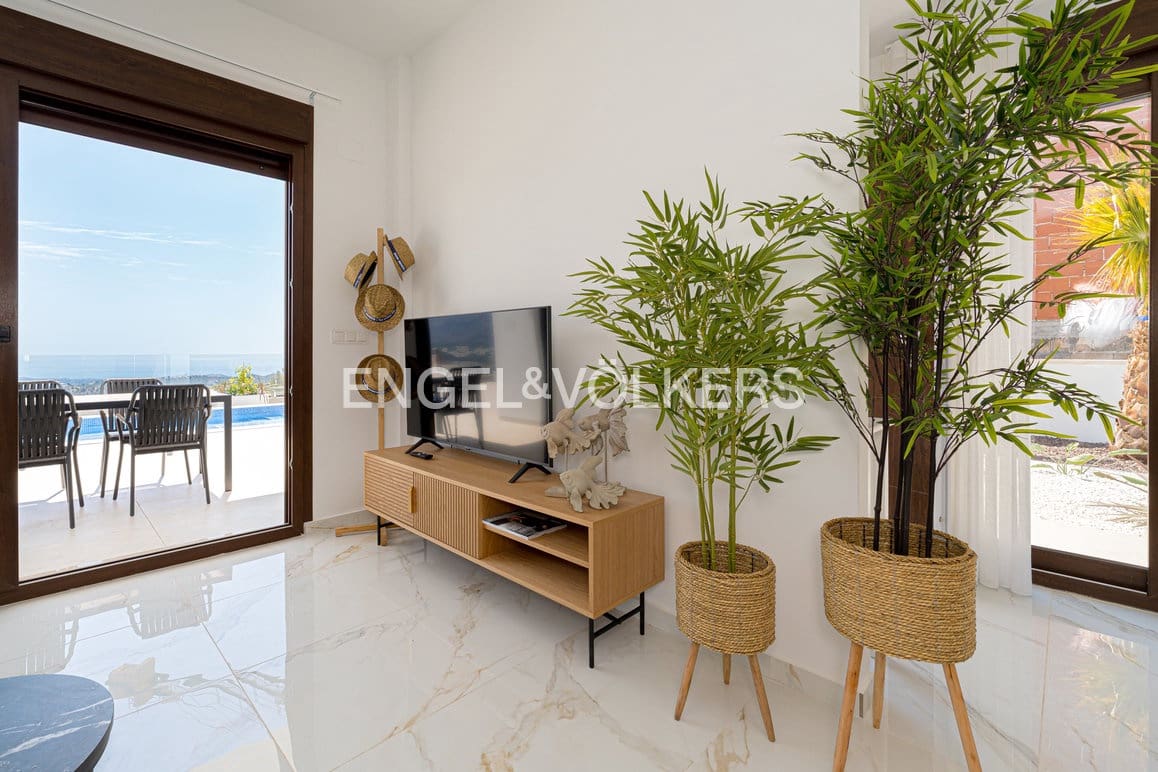 3 bedroom Villa for sale in Polop with pool garage - € 598,000 (Ref: 9109227)