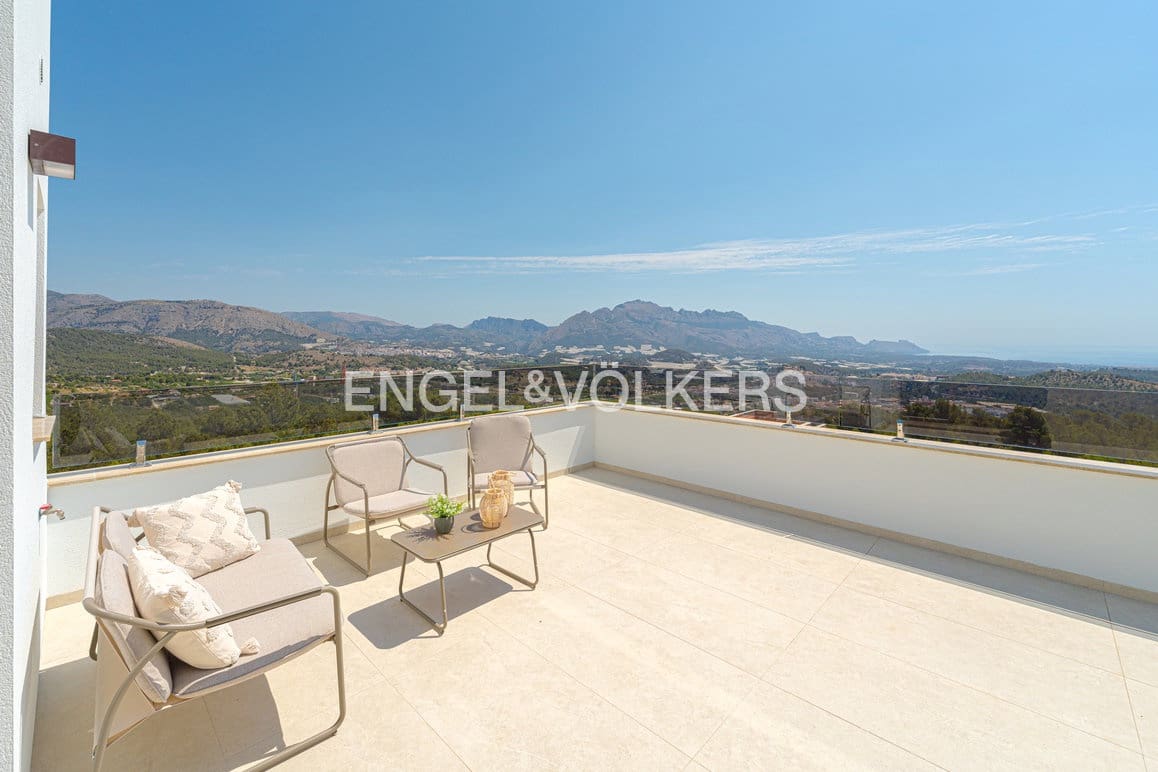 3 bedroom Villa for sale in Polop with pool garage - € 598,000 (Ref: 9109227)