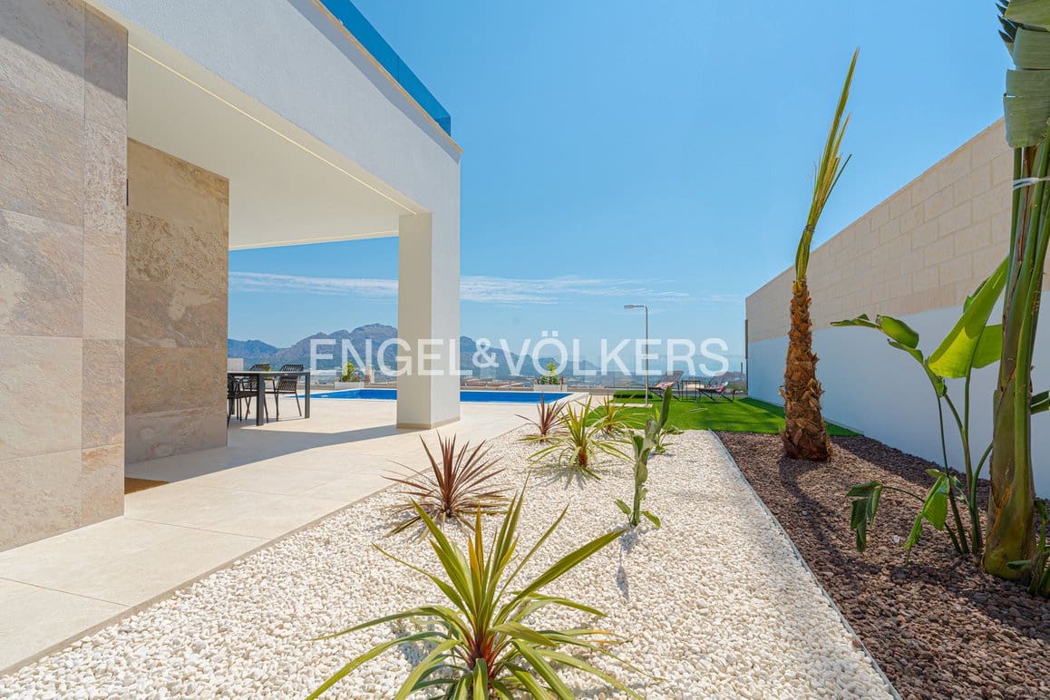 3 bedroom Villa for sale in Polop with pool garage - € 598,000 (Ref: 9109227)