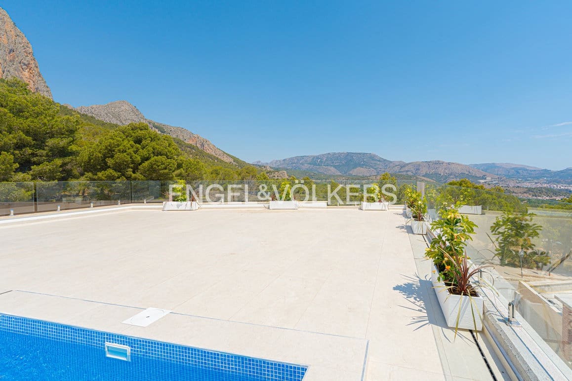 3 bedroom Villa for sale in Polop with pool garage - € 598,000 (Ref: 9109227)
