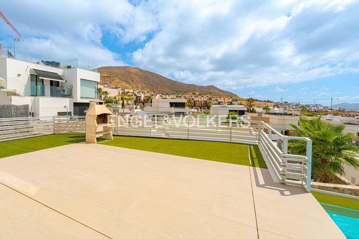 Chalet de 5 habitaciones en Finestrat en venta con piscina garaje - 875.000 € (Ref: 9125723)