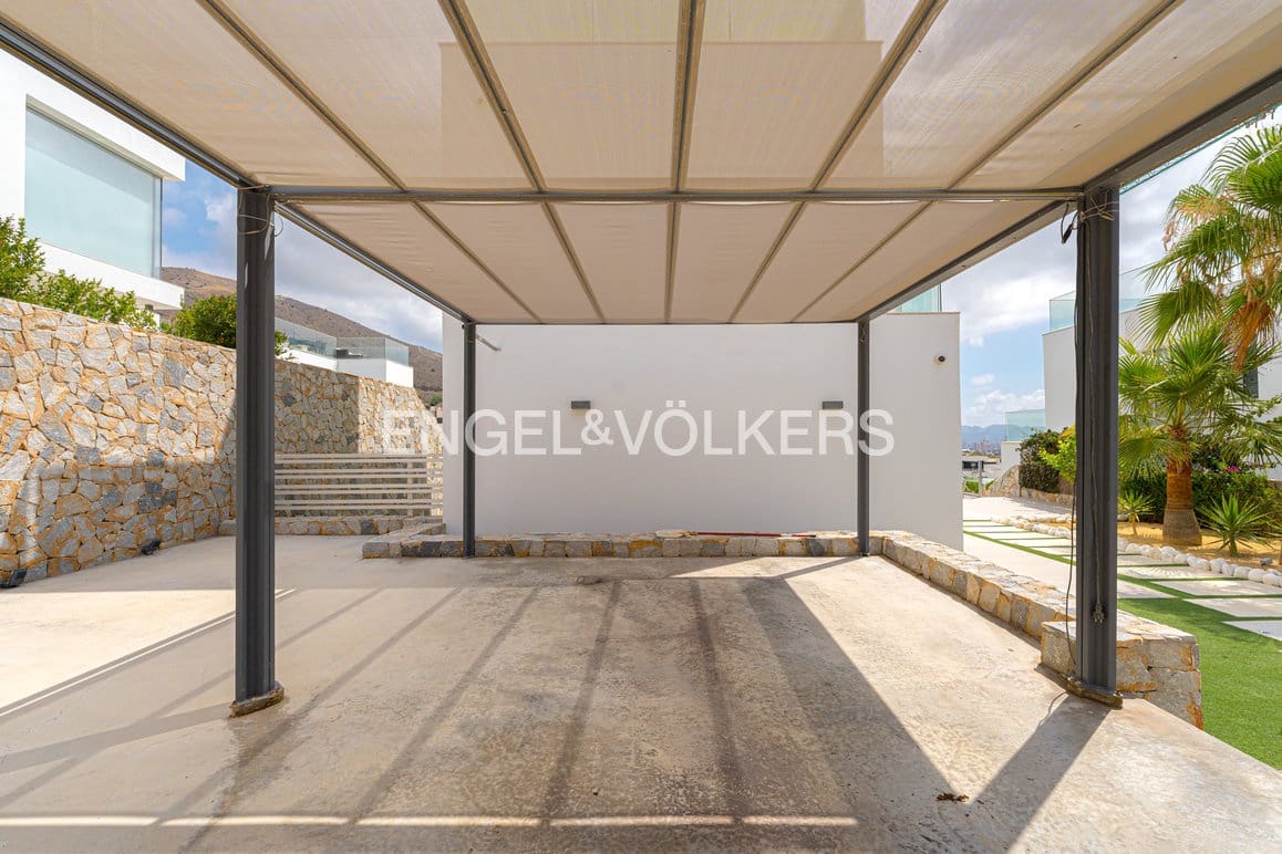 Chalet de 5 habitaciones en Finestrat en venta con piscina garaje - 875.000 € (Ref: 9125723)