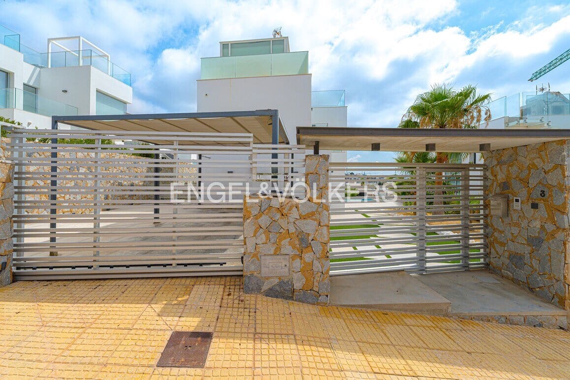 Chalet de 5 habitaciones en Finestrat en venta con piscina garaje - 875.000 € (Ref: 9125723)