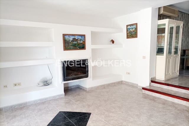 5 bedroom Townhouse for sale in Benidorm with pool garage - € 480,000 (Ref: 9128893)