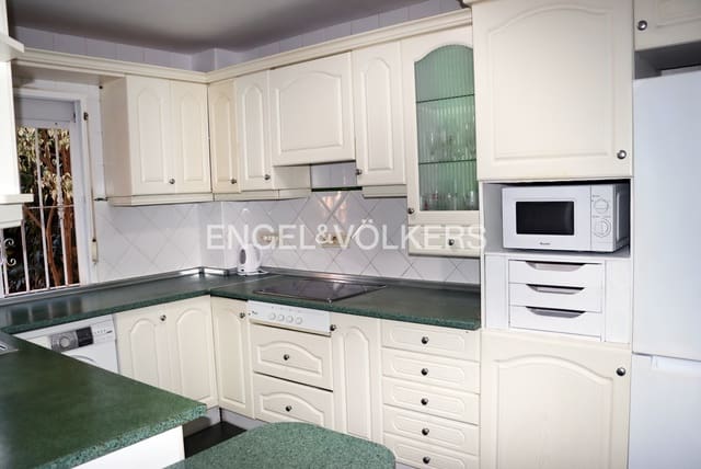 5 bedroom Townhouse for sale in Benidorm with pool garage - € 480,000 (Ref: 9128893)