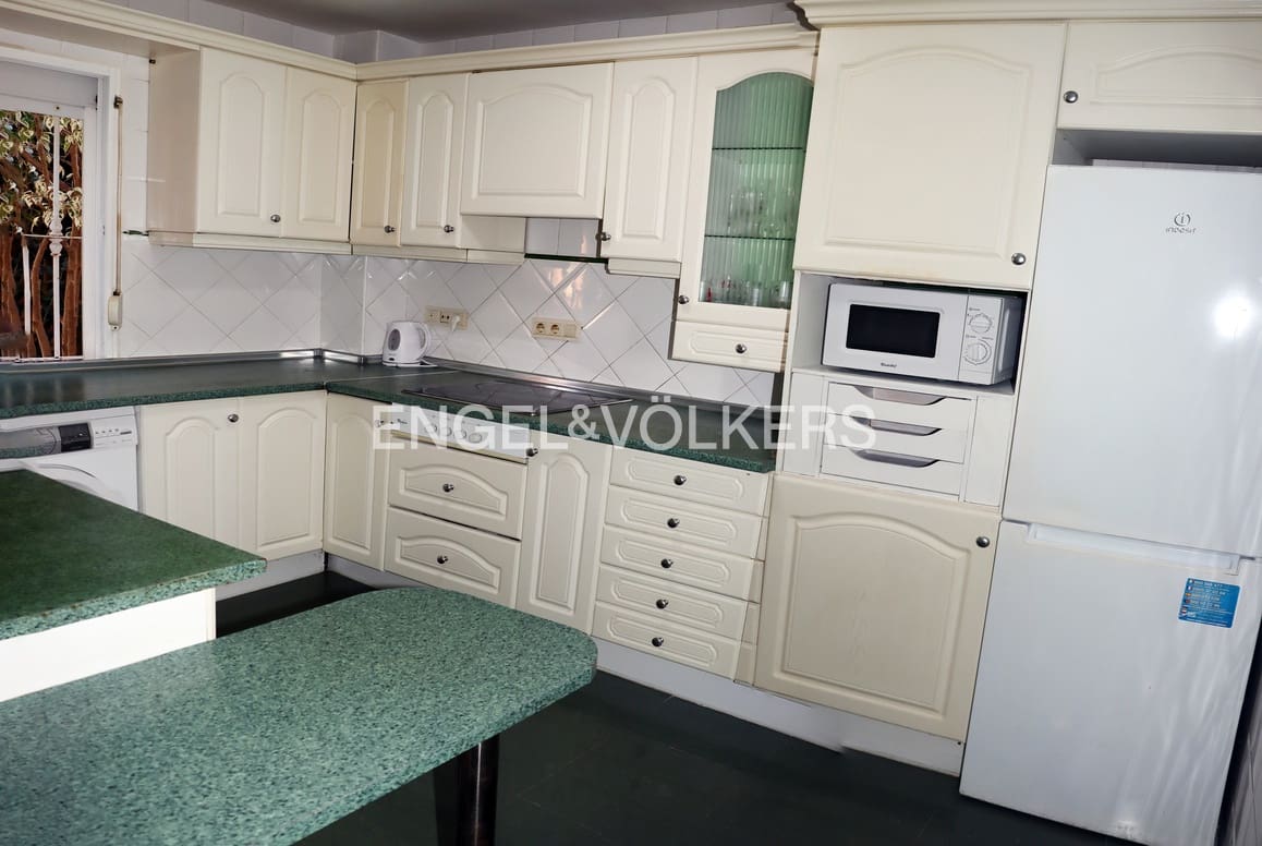 5 soveværelse Byhus til salg i Benidorm med swimmingpool garage - € 480.000 (Ref: 9128893)