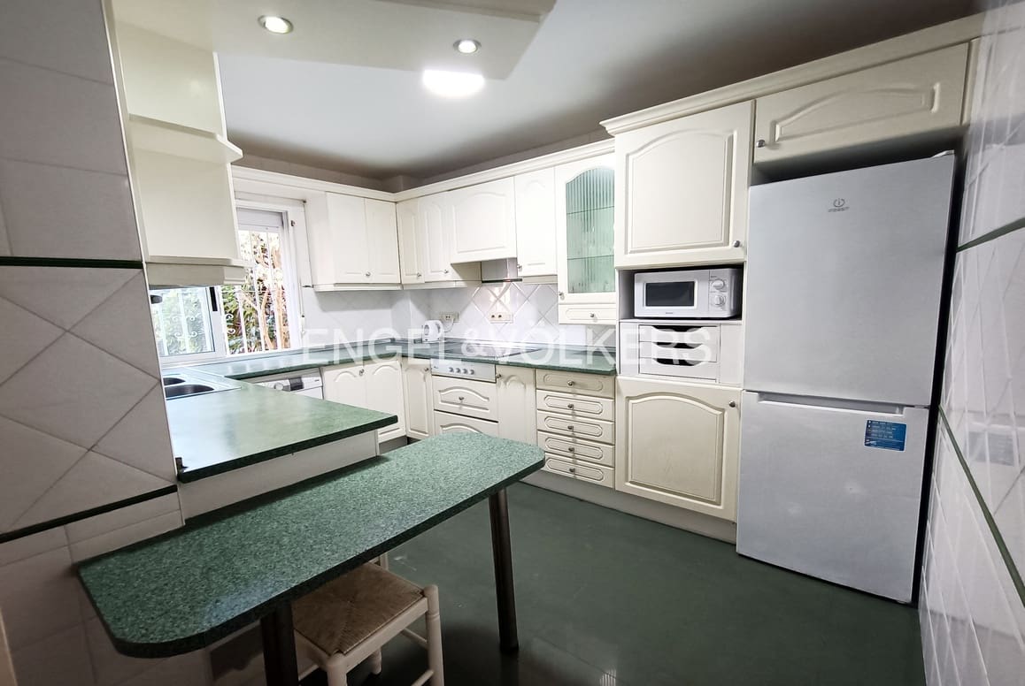 5 soveværelse Byhus til salg i Benidorm med swimmingpool garage - € 480.000 (Ref: 9128893)