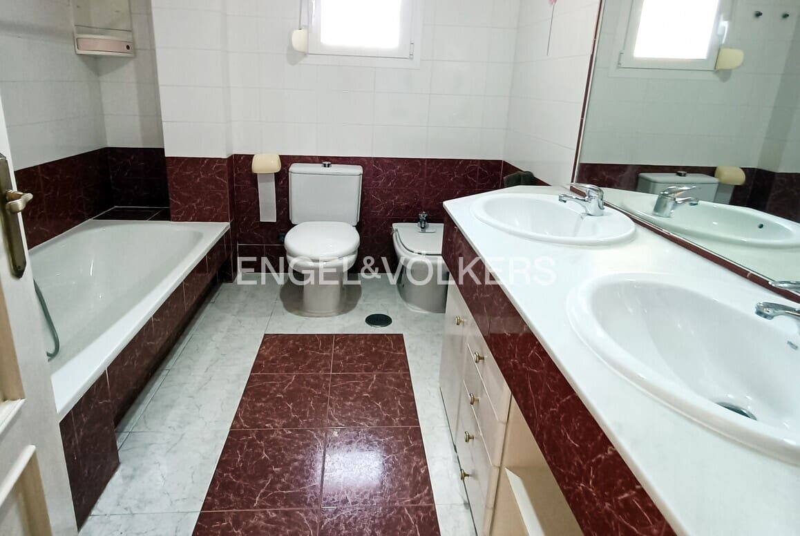 5 soveværelse Byhus til salg i Benidorm med swimmingpool garage - € 480.000 (Ref: 9128893)