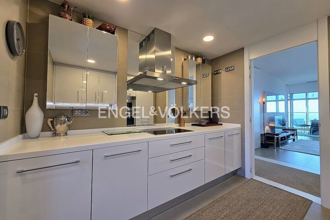 2 bedroom Apartment for sale in Benidorm with pool garage - € 579,000 (Ref: 9187462)