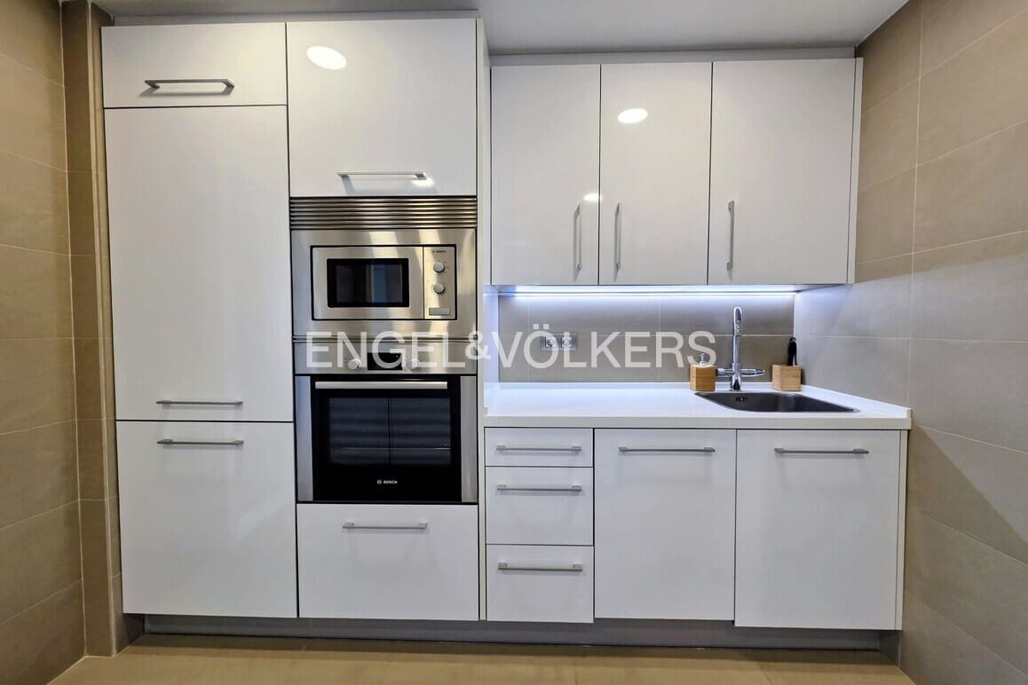 2 bedroom Apartment for sale in Benidorm with pool garage - € 579,000 (Ref: 9187462)