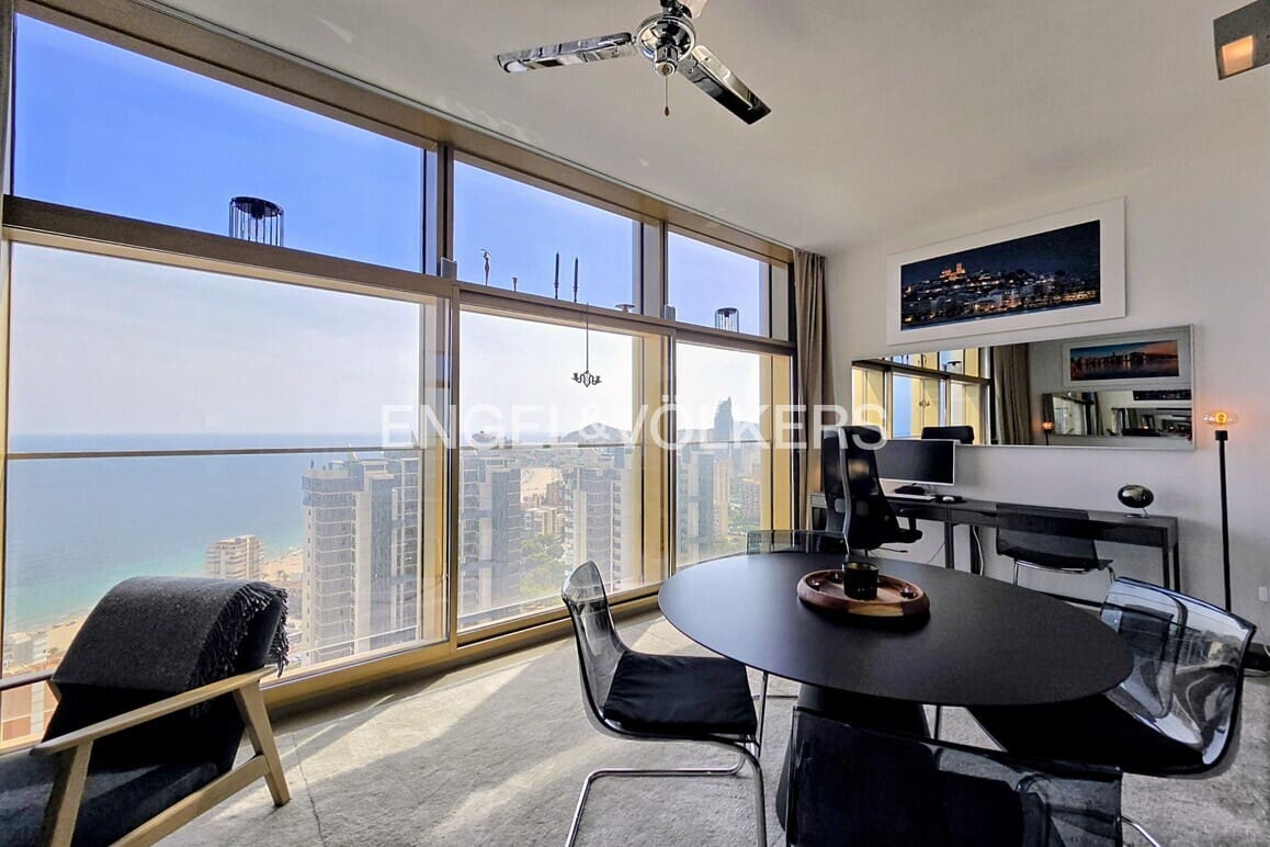 2 bedroom Apartment for sale in Benidorm with pool garage - € 579,000 (Ref: 9187462)