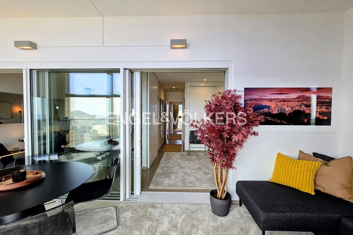 2 bedroom Apartment for sale in Benidorm with pool garage - € 579,000 (Ref: 9187462)