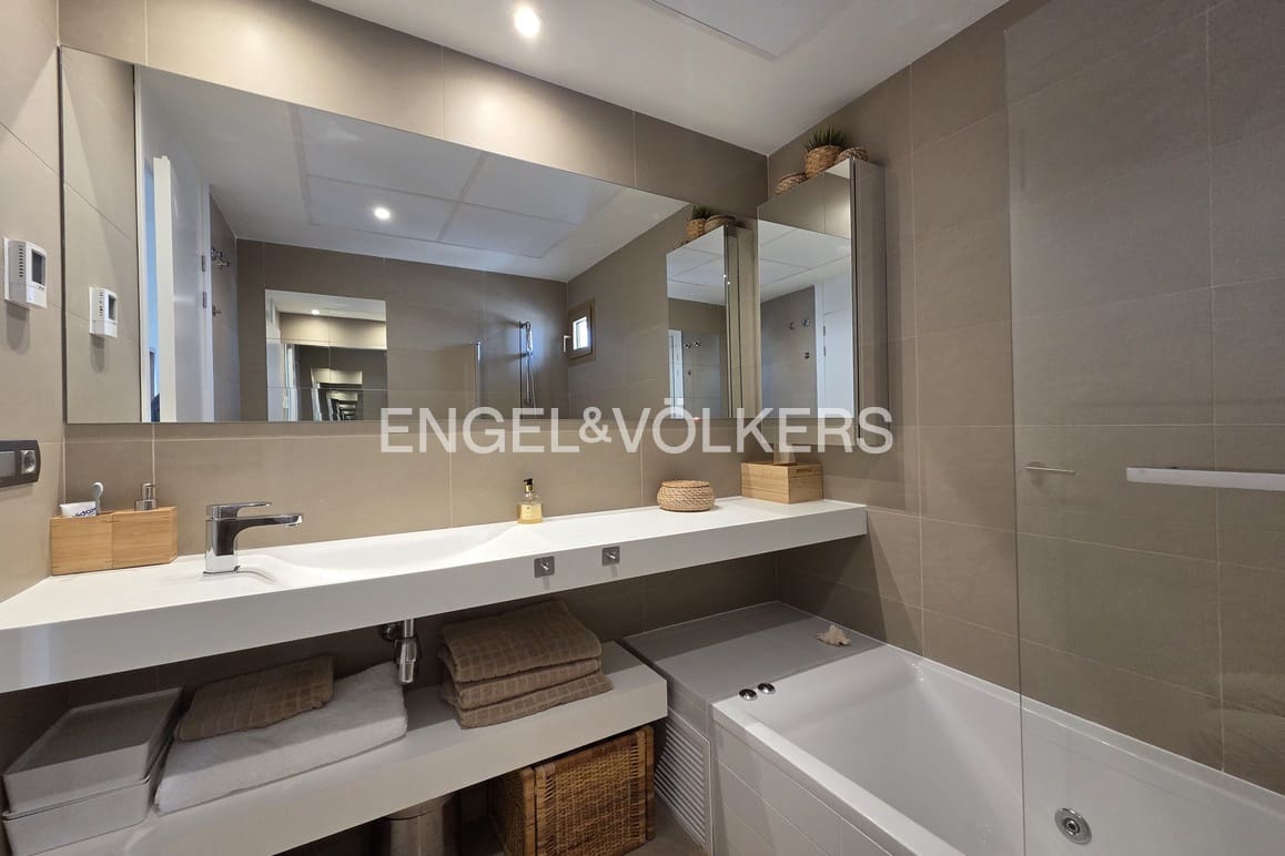 2 bedroom Apartment for sale in Benidorm with pool garage - € 579,000 (Ref: 9187462)