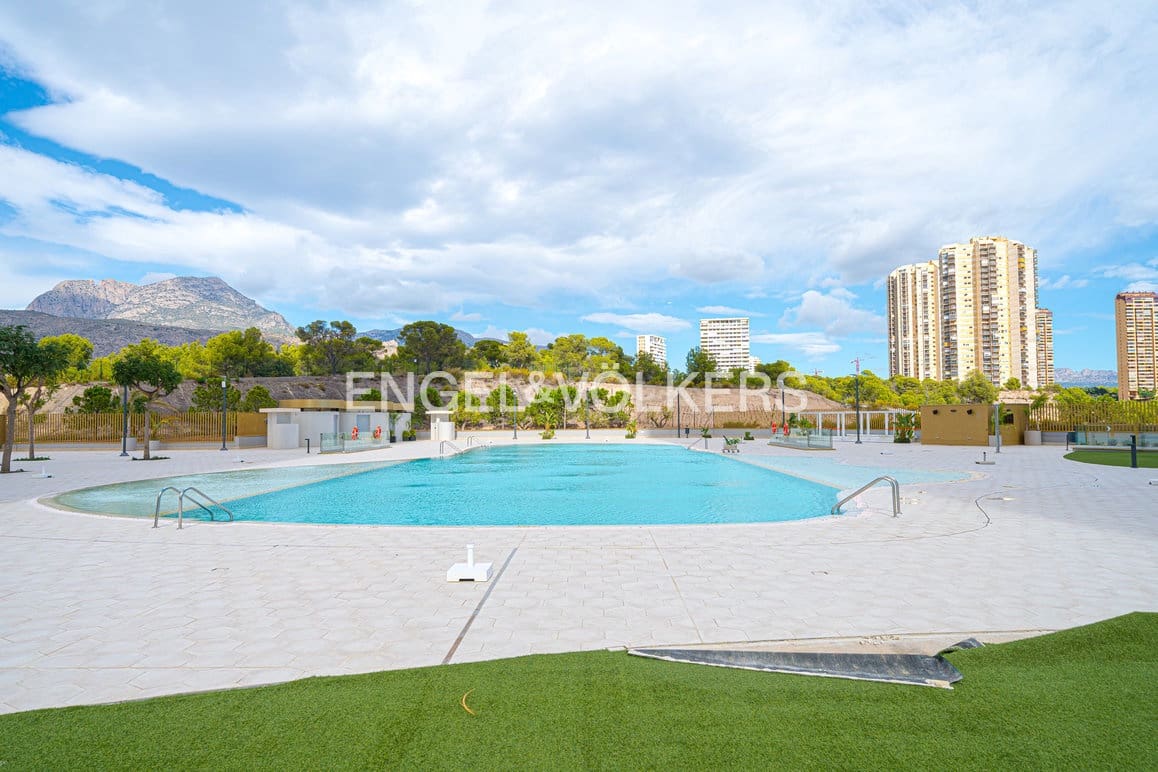Apartamento de 2 habitaciones en Benidorm en venta con piscina garaje - 579.000 € (Ref: 9187462)
