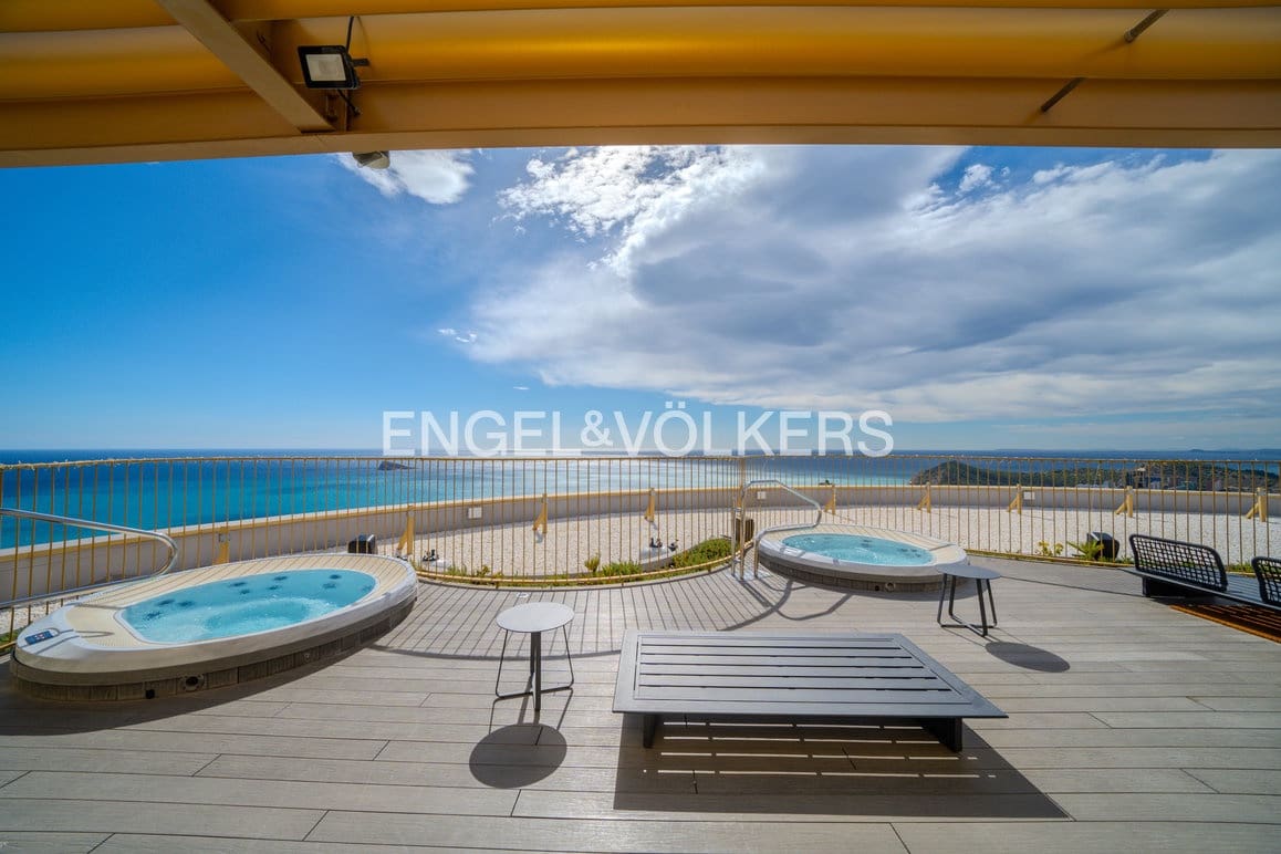 Apartamento de 2 habitaciones en Benidorm en venta con piscina garaje - 579.000 € (Ref: 9187462)