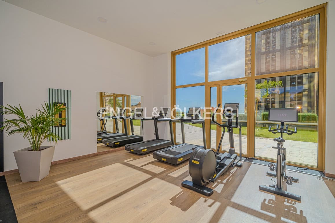 Apartamento de 2 habitaciones en Benidorm en venta con piscina garaje - 579.000 € (Ref: 9187462)