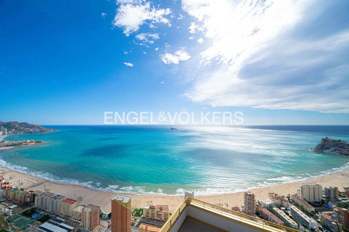 Apartamento de 2 habitaciones en Benidorm en venta con piscina garaje - 579.000 € (Ref: 9187462)