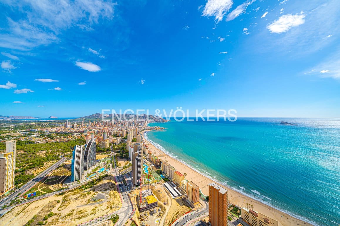 Apartamento de 2 habitaciones en Benidorm en venta con piscina garaje - 579.000 € (Ref: 9187462)