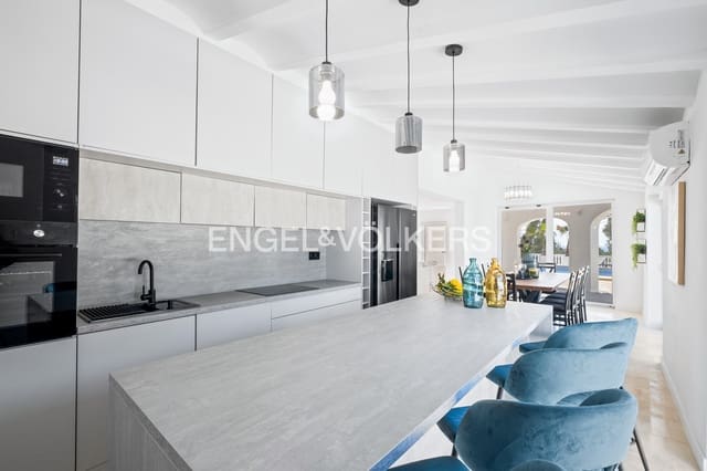 Chalet de 8 habitaciones en Finestrat en venta con piscina garaje - 990.000 € (Ref: 9253954)