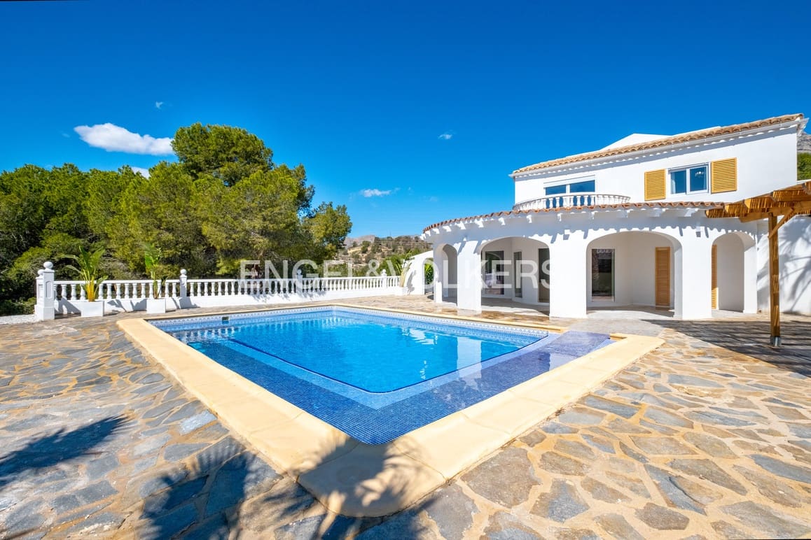 Chalet de 8 habitaciones en Finestrat en venta con piscina garaje - 990.000 € (Ref: 9253954)