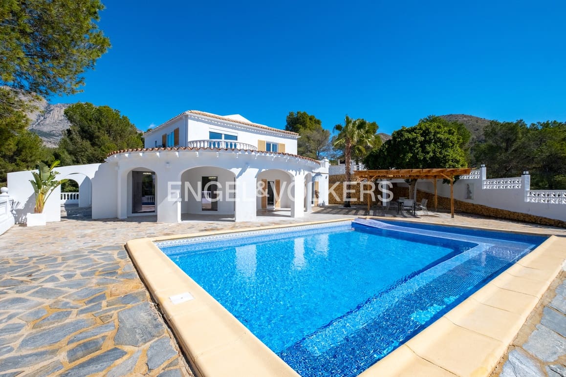 Chalet de 8 habitaciones en Finestrat en venta con piscina garaje - 990.000 € (Ref: 9253954)