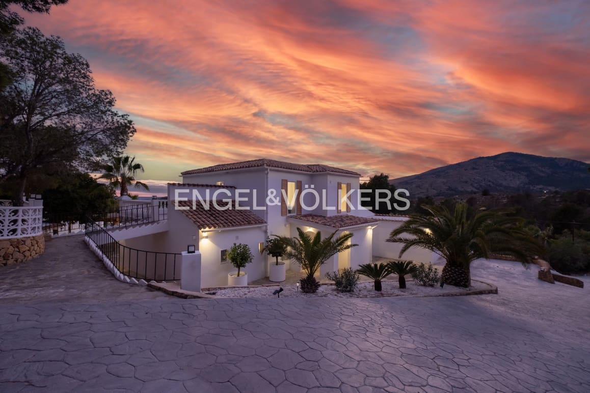 Chalet de 8 habitaciones en Finestrat en venta con piscina garaje - 990.000 € (Ref: 9253954)