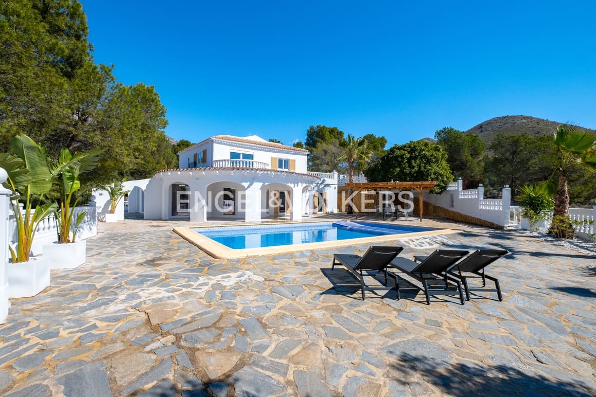 Chalet de 8 habitaciones en Finestrat en venta con piscina garaje - 990.000 € (Ref: 9253954)