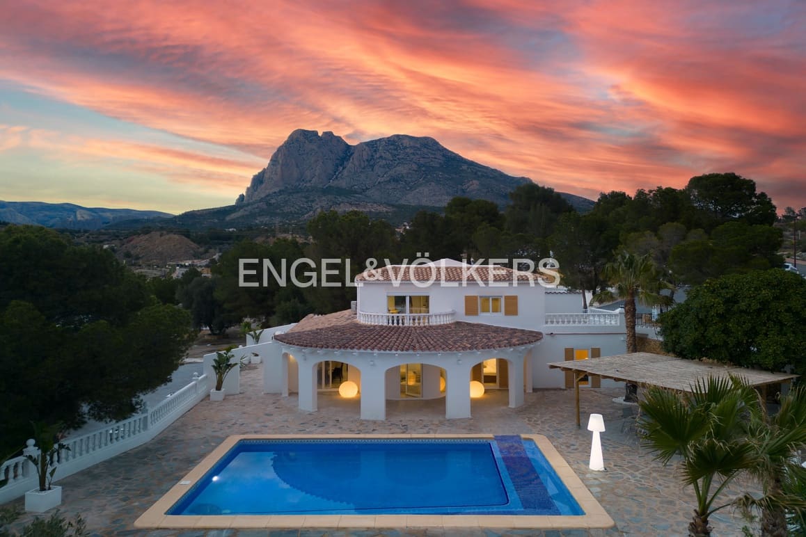 Chalet de 8 habitaciones en Finestrat en venta con piscina garaje - 990.000 € (Ref: 9253954)