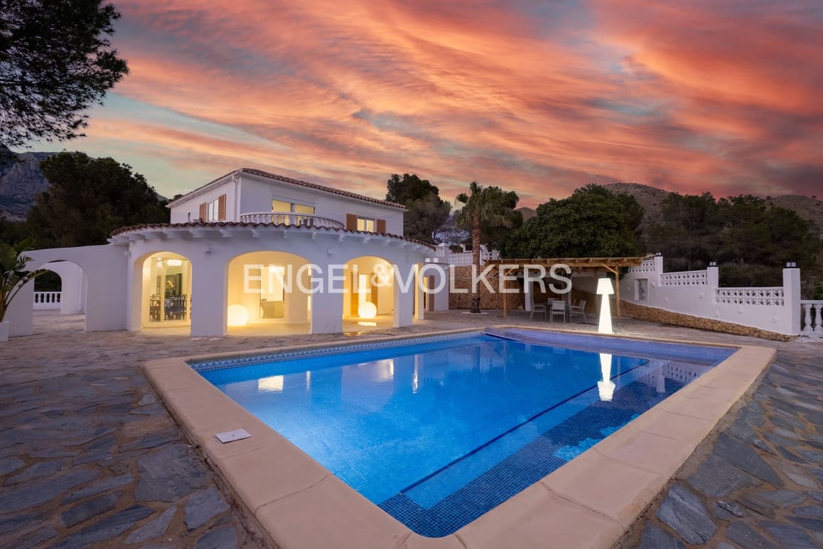 Chalet de 8 habitaciones en Finestrat en venta con piscina garaje - 990.000 € (Ref: 9253954)