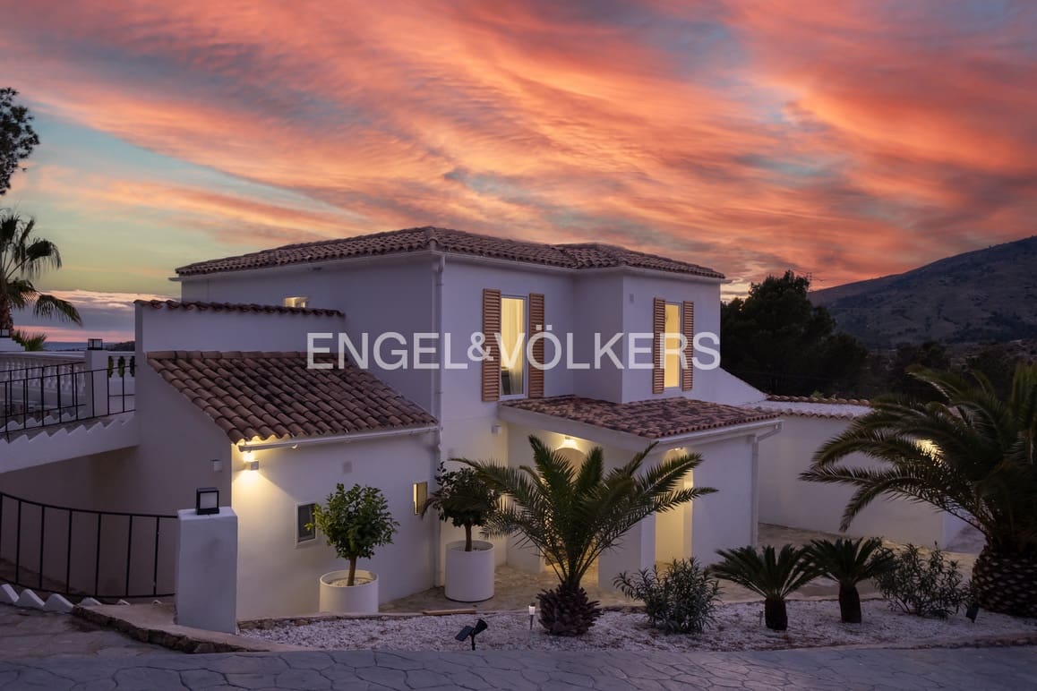 Chalet de 8 habitaciones en Finestrat en venta con piscina garaje - 990.000 € (Ref: 9253954)