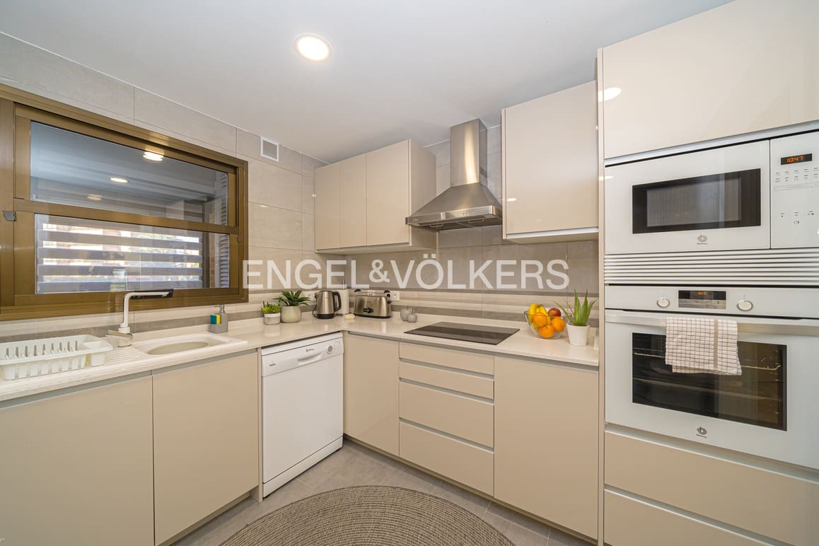 4 soveværelse Lejlighed til salg i Benidorm med swimmingpool garage - € 580.000 (Ref: 9253955)