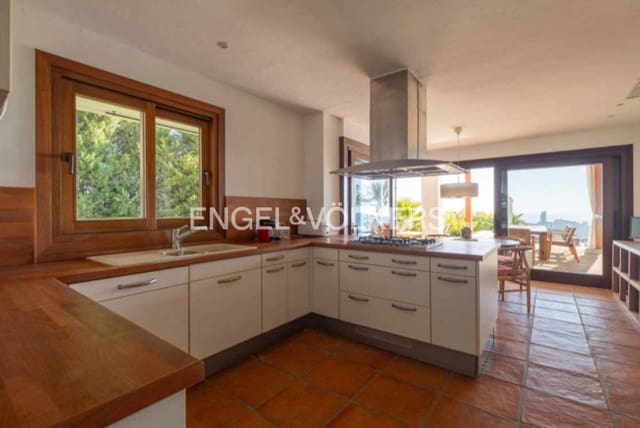 5 bedroom Villa for sale in Finestrat Pueblo, Finestrat with pool garage - € 3,500,000 (Ref: 9263038)