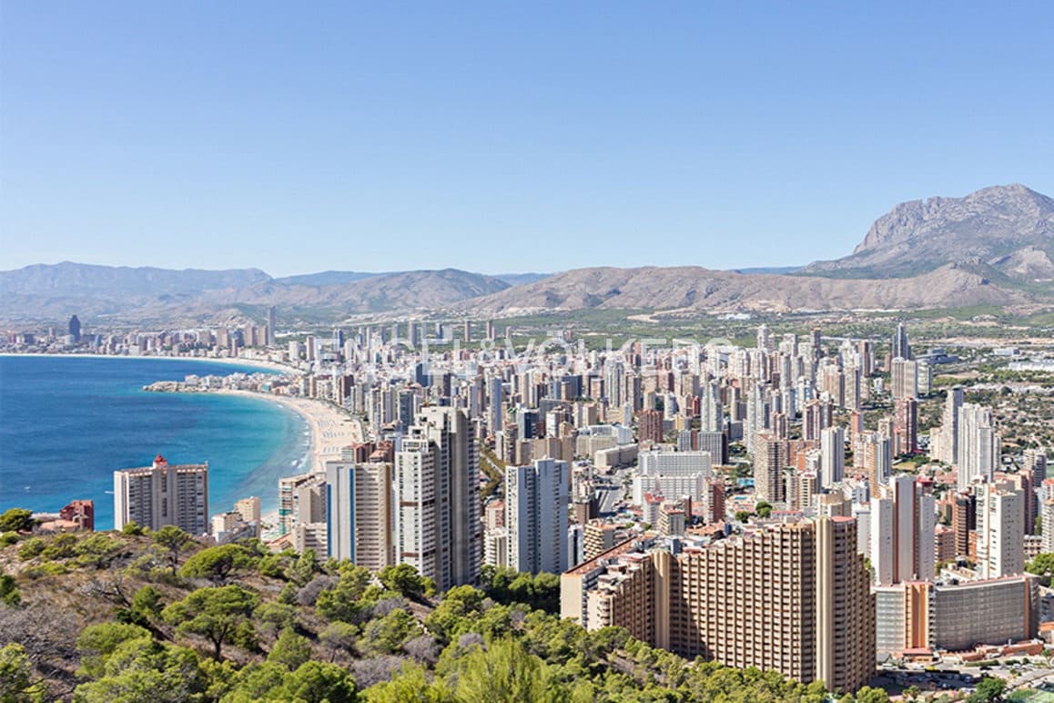 2 bedroom Apartment for sale in Benidorm with pool garage - € 610,000 (Ref: 9289388)