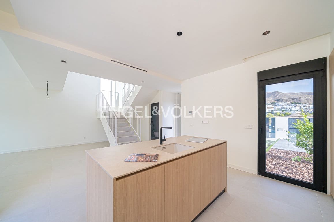 3 bedroom Villa for sale in Finestrat with pool garage - € 825,000 (Ref: 9294775)