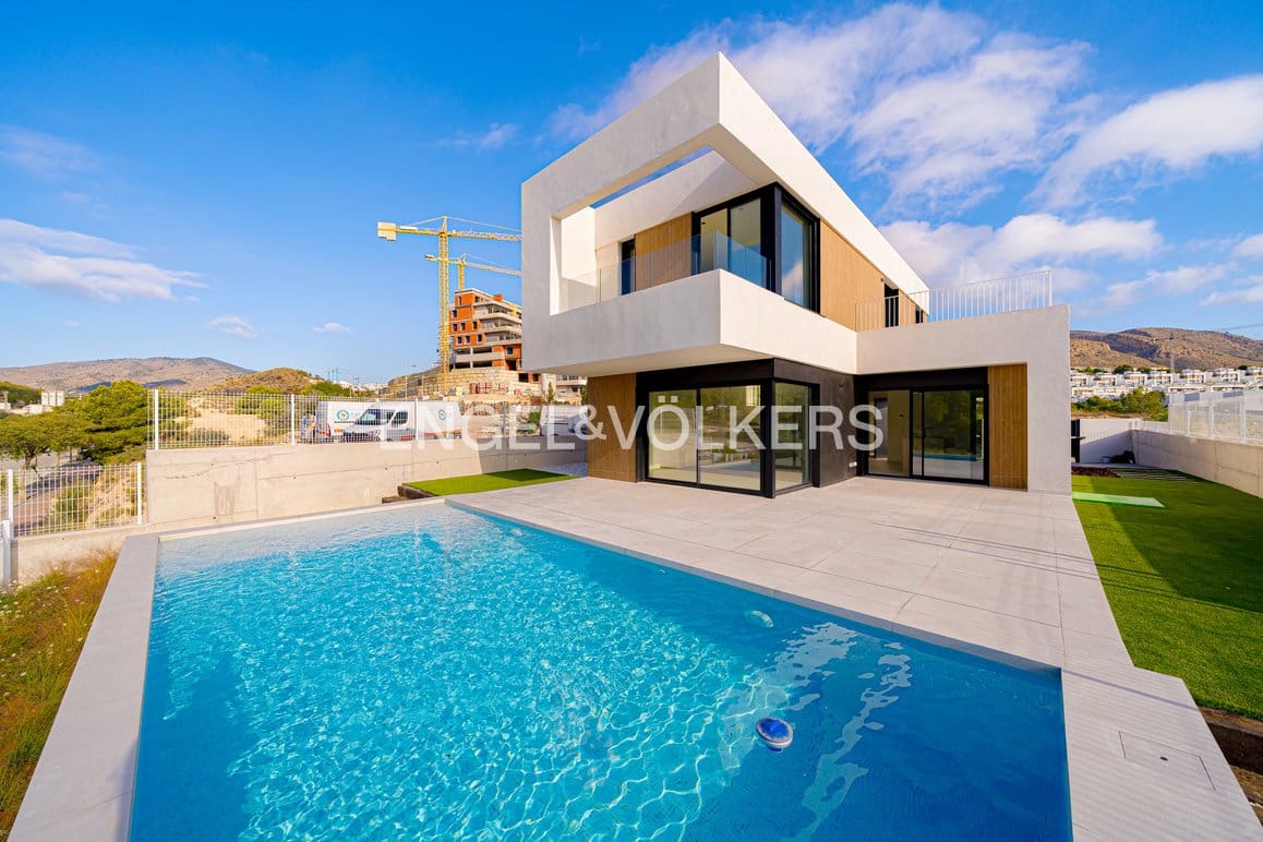 3 bedroom Villa for sale in Finestrat with pool garage - € 825,000 (Ref: 9294775)