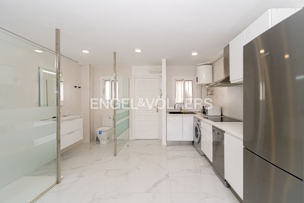 Studio te koop in Benidorm met zwembad garage - € 215.000 (Ref: 9306847)