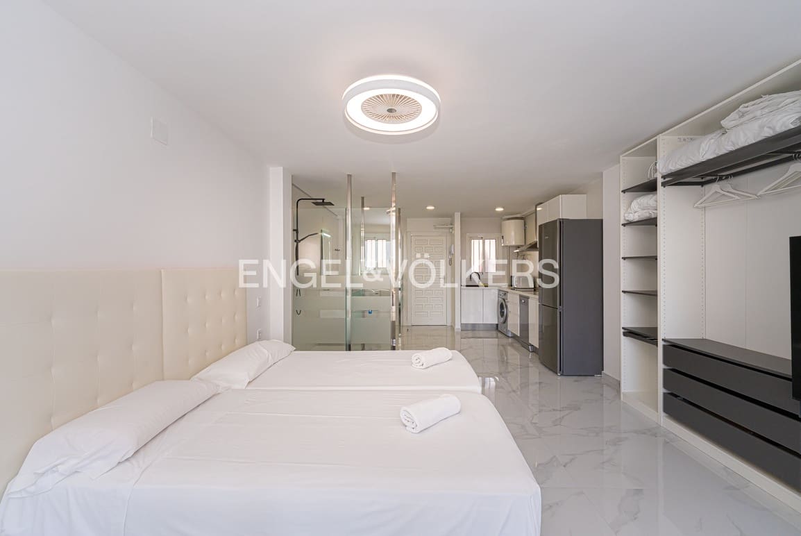 Studio te koop in Benidorm met zwembad garage - € 215.000 (Ref: 9306847)