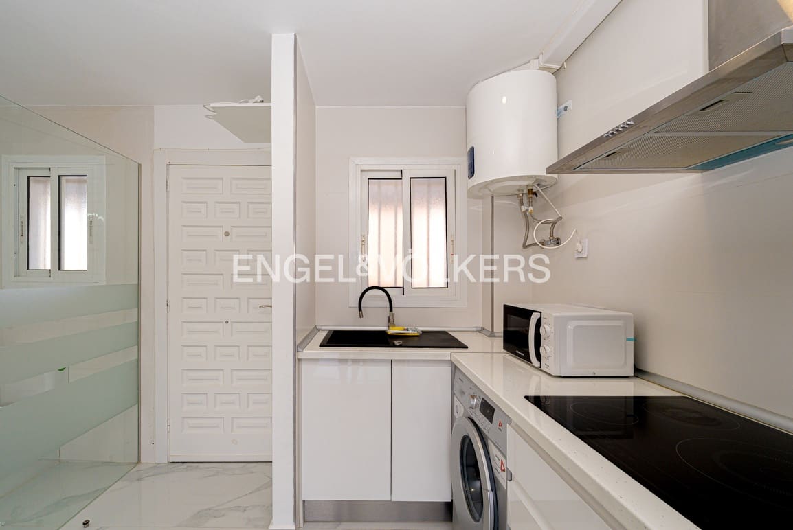 Studio te koop in Benidorm met zwembad garage - € 215.000 (Ref: 9306847)