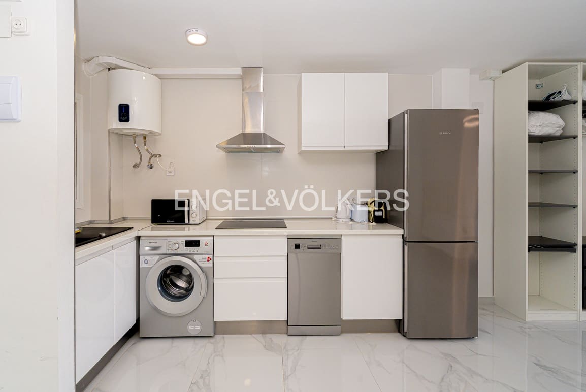 Studio te koop in Benidorm met zwembad garage - € 215.000 (Ref: 9306847)