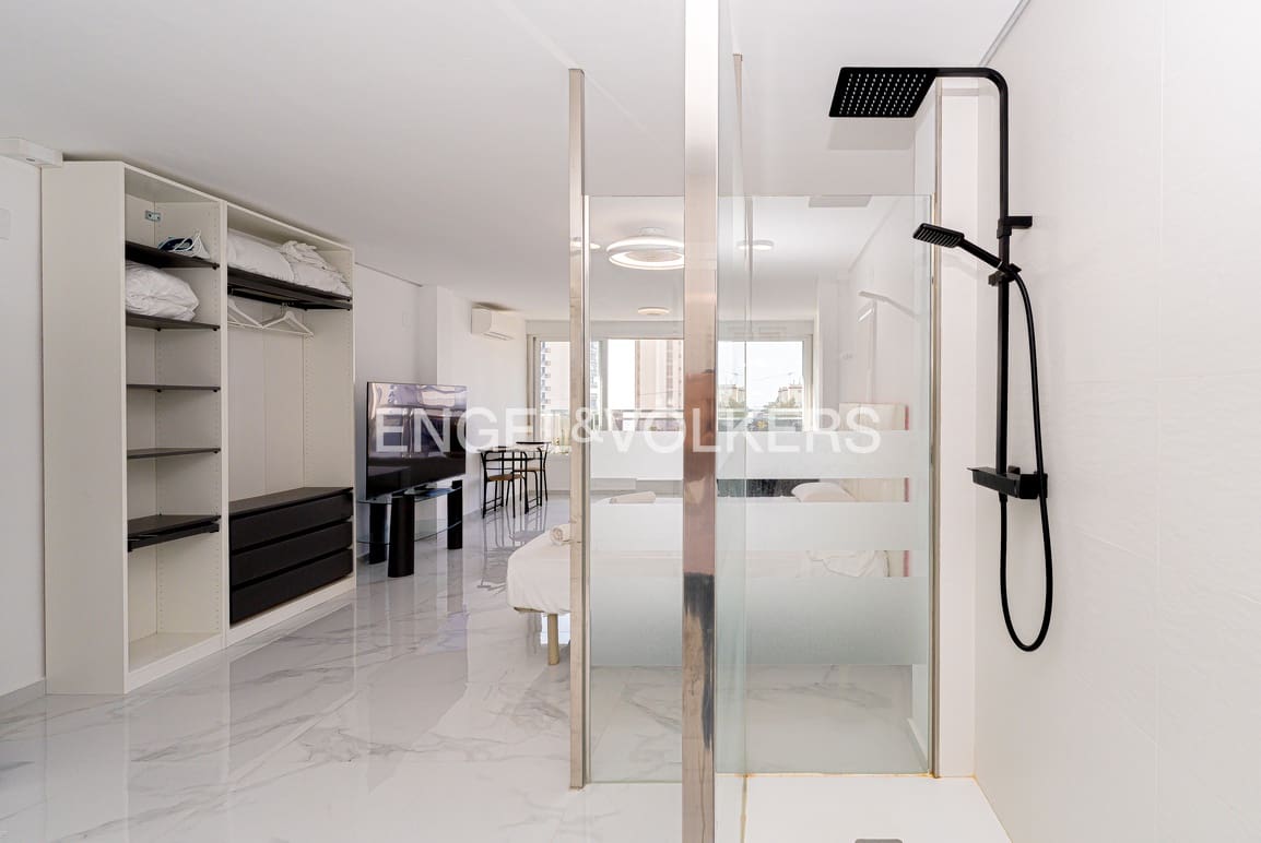 Studio te koop in Benidorm met zwembad garage - € 215.000 (Ref: 9306847)