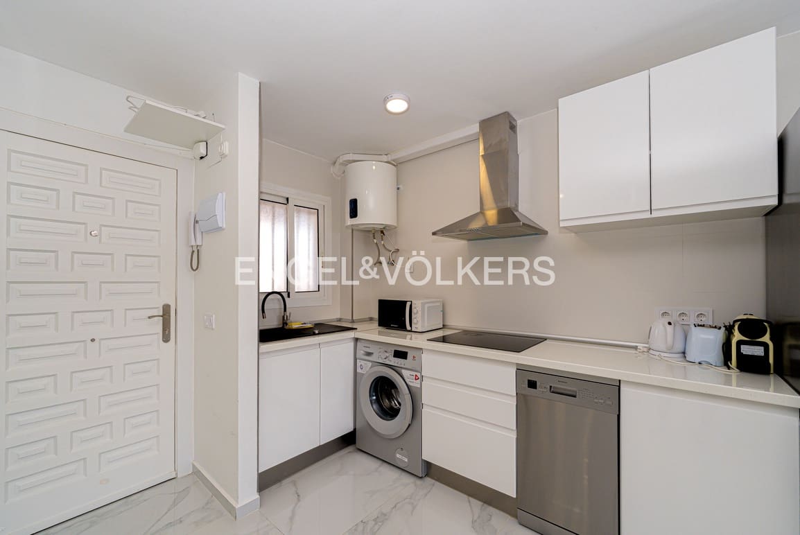 Studio te koop in Benidorm met zwembad garage - € 215.000 (Ref: 9306847)