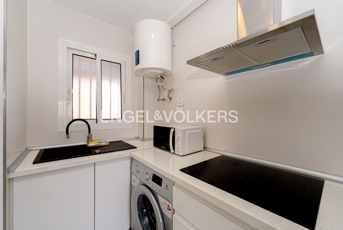 Studio te koop in Benidorm met zwembad garage - € 215.000 (Ref: 9306847)