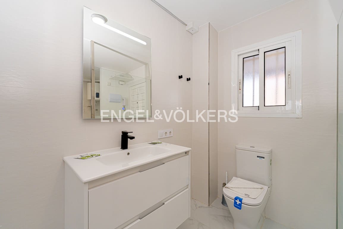 Studio te koop in Benidorm met zwembad garage - € 215.000 (Ref: 9306847)