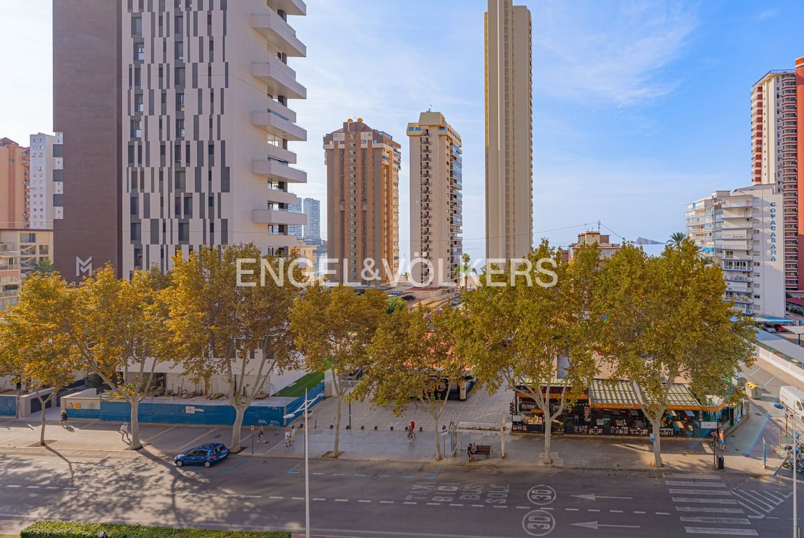 Studio te koop in Benidorm met zwembad garage - € 215.000 (Ref: 9306847)