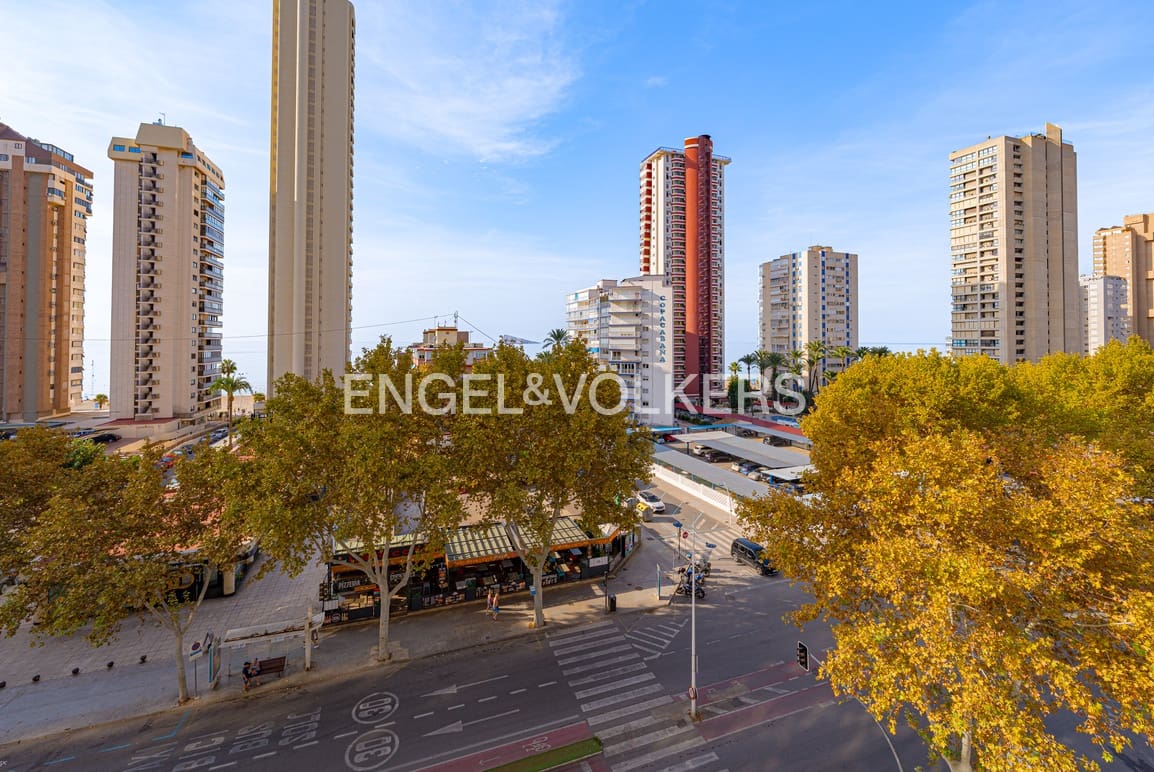 Studio te koop in Benidorm met zwembad garage - € 215.000 (Ref: 9306847)