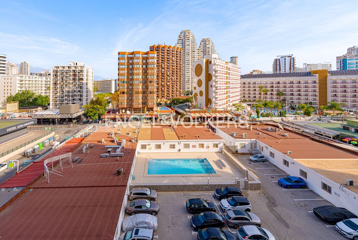 Studio te koop in Benidorm met zwembad garage - € 215.000 (Ref: 9306847)